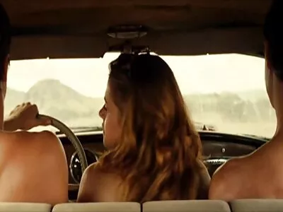 तिला माझी टोपी आणि कोंबडा आवडला