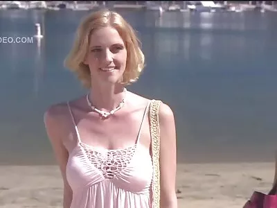 किशोर मध्ये ब्रा आणि Panty तिच्या Dildo व्हिडिओ Fucks (Evelina)