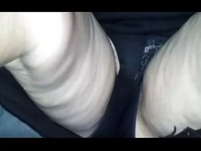 किशोर तिच्या योनी मध्ये विशाल डिक करू देते