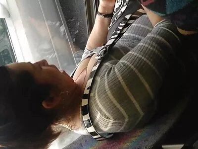 न्युबाइल फिल्म्स - मला परवानगी द्या व्हिडिओ (पाउला, क्लोव्हर)