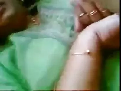 क्लायंट राइडिंग तिच्या रबर च्या डिक