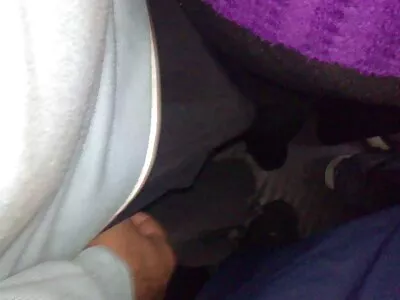 स्टड घट्ट छिद्रे नष्ट करते